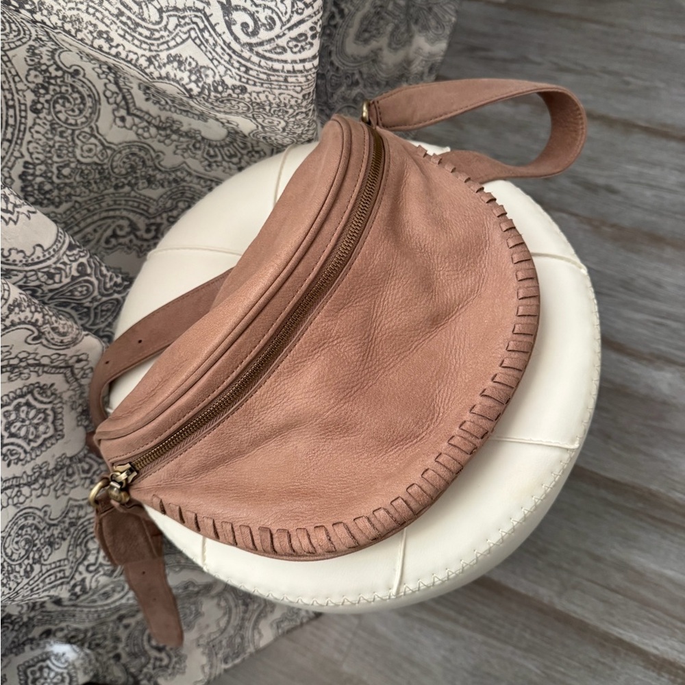 Women's Leather HOBO Bag - Blush Pink